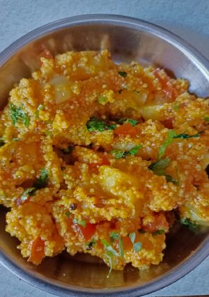 સાંબા બટાકા ની ખીચડી (Samba Bataka Khichdi Recipe In Gujarati) રેસીપી મુખ્ય ફોટો
