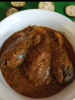 भरली वांगी (bharli vangi recipe in marathi) रेसिपी चे मुख्य फोटो
