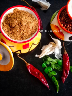 કોલ્લુ પોડી /કળથી ની સૂકી ચટણી (Kollu podi recipe in Gujarati) રેસીપી મુખ્ય ફોટો