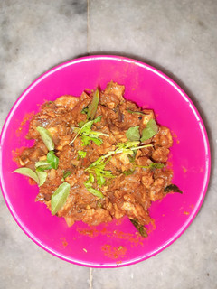 ஸ்பைசி செட்டிநாடு சிக்கன் கிரேவி ரெசிபி (Spicy chettinadu chicken gravy recipe in tamil) செய்முறை முக்கிய புகைப்படம்