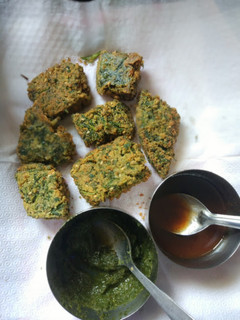 बेसन की कोथिंबीर वडी (besan ki kothimbir vadi recipe in Hindi) रेसिपी मुख्य फोटो
