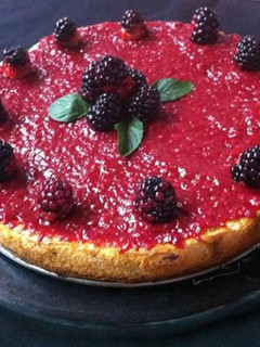 Una foto de Pay de requesón con espejo de frutos rojos