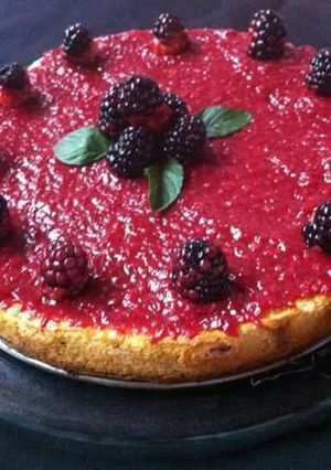 Una foto de Pay de requesón con espejo de frutos rojos
