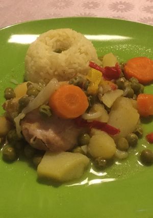 Una foto de Pollo arvejado a mi estilo