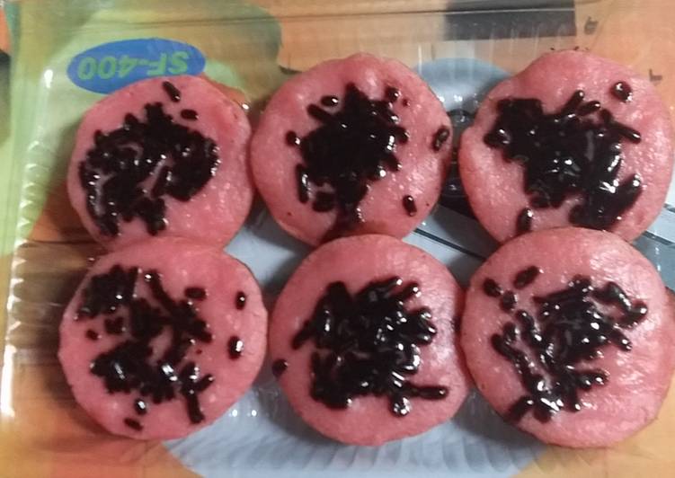 Olahan Kue lumpur nasi strawberry with meses lumer | Cara Buat Kue lumpur nasi strawberry with meses lumer Yang Mudah Dan Praktis