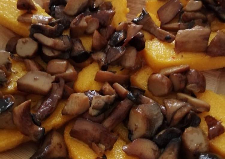 Crostini di polenta fritta ai funghi trifolati