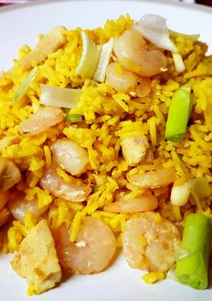 A picture of My Garlic Chicken, Prawn, squid & fried Rice. 😀.