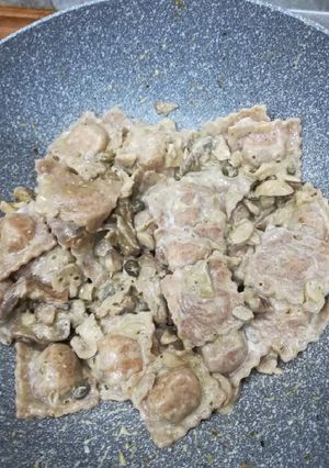 Foto di Ravioli integrali con funghi capperi e pesto