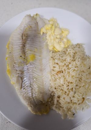 Una foto de Filetes de merluza al vapor con naranja