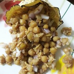 A picture of Chickpeas chaat in rolled papad.