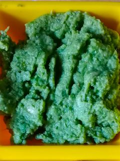 हिरव्या ओल्या चिंचेची चटणी (green chincha chutney recipe in marathi) रेसिपी चे मुख्य फोटो