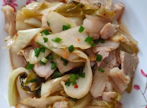 Hình của món Thịt heo xào dưa cải chua.