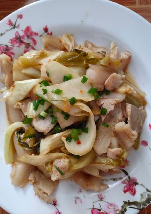 Hình của món Thịt heo xào dưa cải chua.