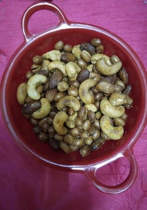 A picture of Masala dry fruits.