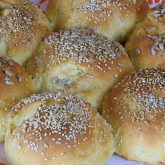 A picture of Milk & Honey Daisy Bread.