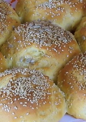 A picture of Milk & Honey Daisy Bread.