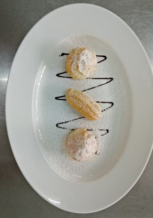 Hình của món Éclair (bánh su que).