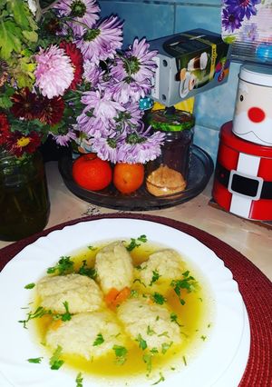 O poză a rețetei Supă de pui cu găluște de griș.