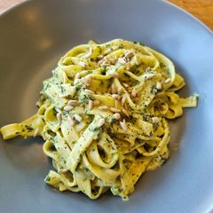 A picture of Spinach pasta.