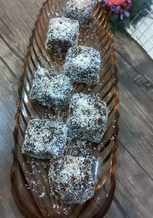 A picture of Lamington (Austarilian cake).