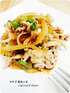 [平底鍋] 家常菜黑胡椒洋蔥雞絲(15分鐘) 的食譜成品照片