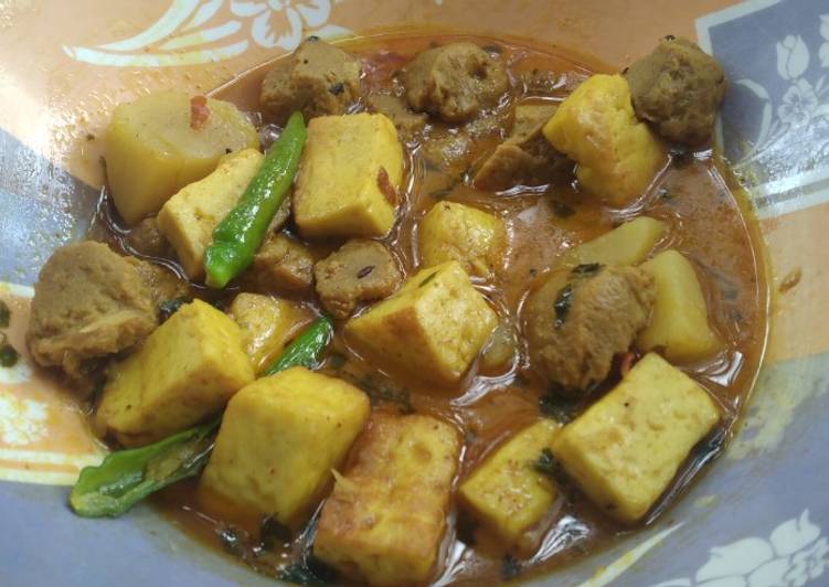 Steps to Prepare Homemade Paneer with potatoes and soya chunks