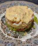 Tartar de aguacate y langostinos cocidos