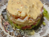 Tartar de aguacate y langostinos cocidos
