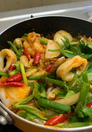 รูปของ กุ้งกับหมึกผัดไข่เค็ม(ไข่ดองเองข้ามคืน)