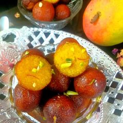 A picture of Mango gulab jamun.