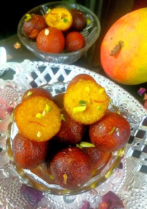 A picture of Mango gulab jamun.