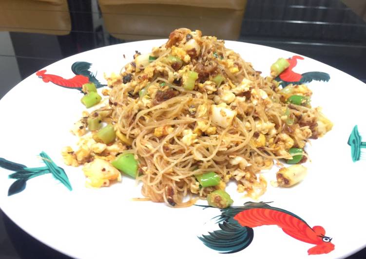 Step-by-Step Guide to Make Favorite Stir Fry Vermicelli With Eggs