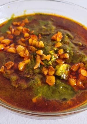 A picture of Lasooni palakh paneer.