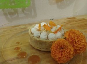 Una foto de Mousse de chocolate oaxaqueño con coulis de níspero