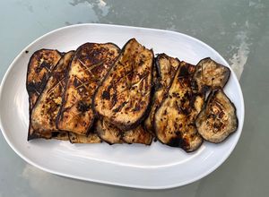 Une photo de Aubergines grillées marinées en sucré salé