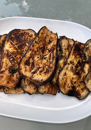 Une photo de Aubergines grillées marinées en sucré salé