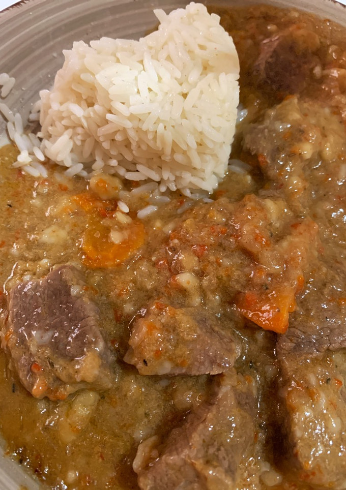 Una foto de Carne en salsa