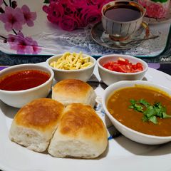 A picture of Vadodara's famous Sev Usal(street food).