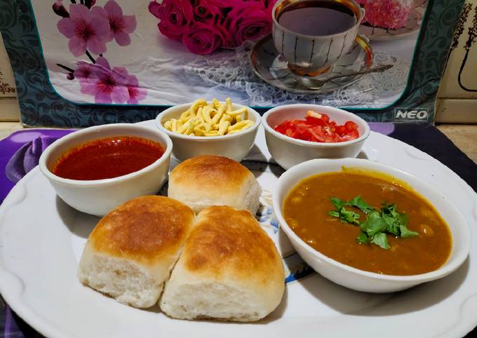 Vadodara's famous Sev Usal(street food) Recipe