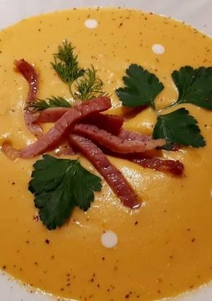O poză a rețetei Supă cremă de dovleac cu jambon afumat.