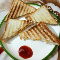 A picture of Cheese corn sandwich.