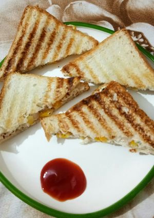 A picture of Cheese corn sandwich.