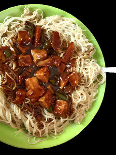 पनीर चिल्ली विथ हक्का नूडल्स (paneer chilli with hakka noodles reicpe in Hindi) रेसिपी मुख्य फोटो