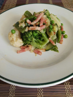 Una foto de Verduras con bacon