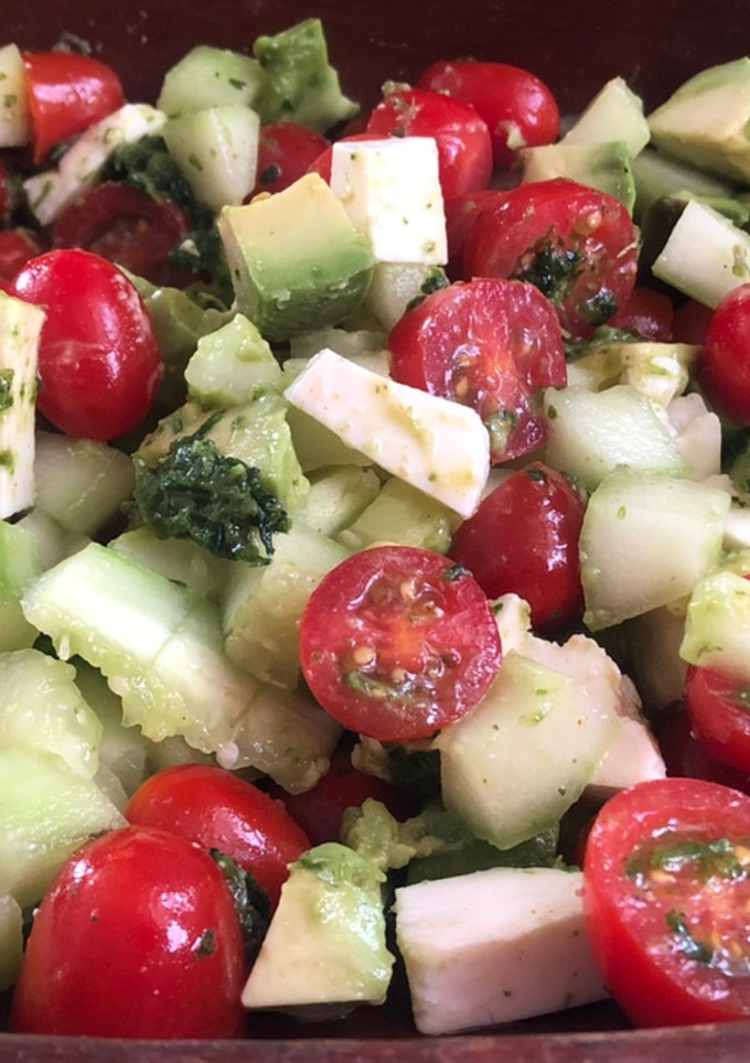 Una foto de Ensalada de tomate cherry