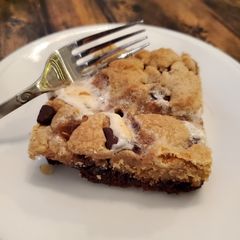 A picture of Chocolate Chip Cookie Brownies.