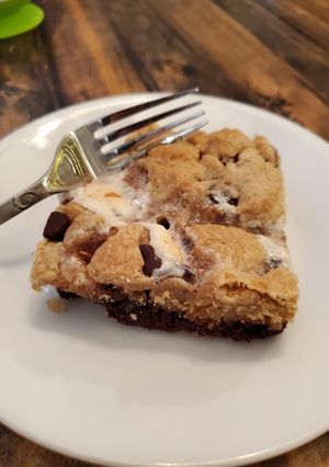 A picture of Chocolate Chip Cookie Brownies.