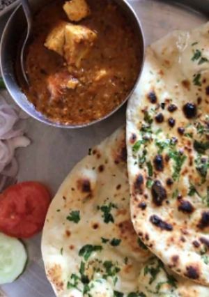 A picture of Ghee naan with Makhan paneer.
