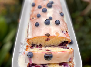 Una foto de Budín de arándanos y queso crema