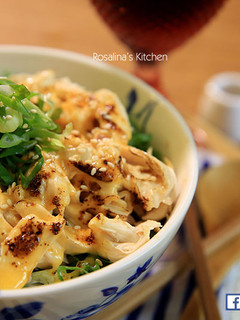 炙燒雞胸肉蓋飯。拉麵名店料理 的食譜成品照片